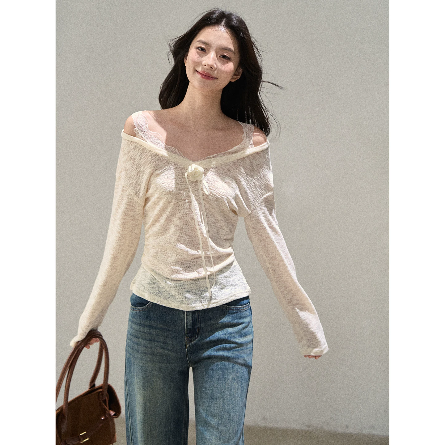 Wildberry Vネック レース切り替え長袖Tシャツ