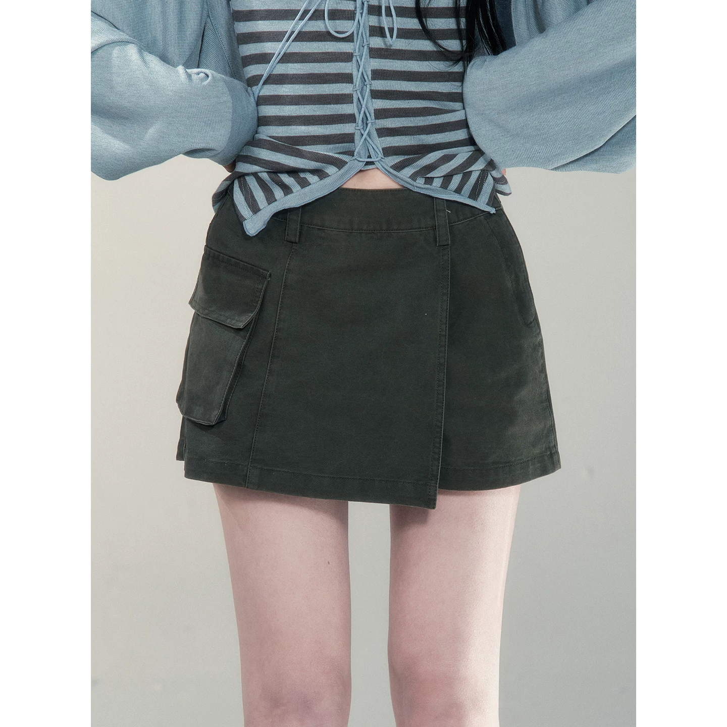 Wildberry ハイウエスト デニムショートパンツ