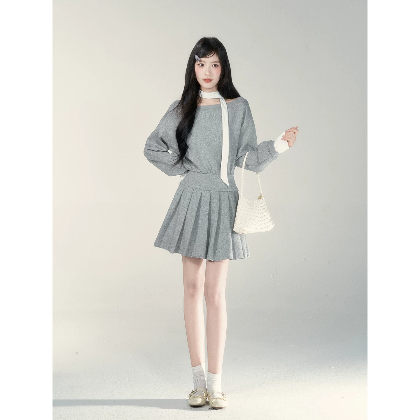 Wildberry グレー ウエストシェイプ長袖ミニワンピース