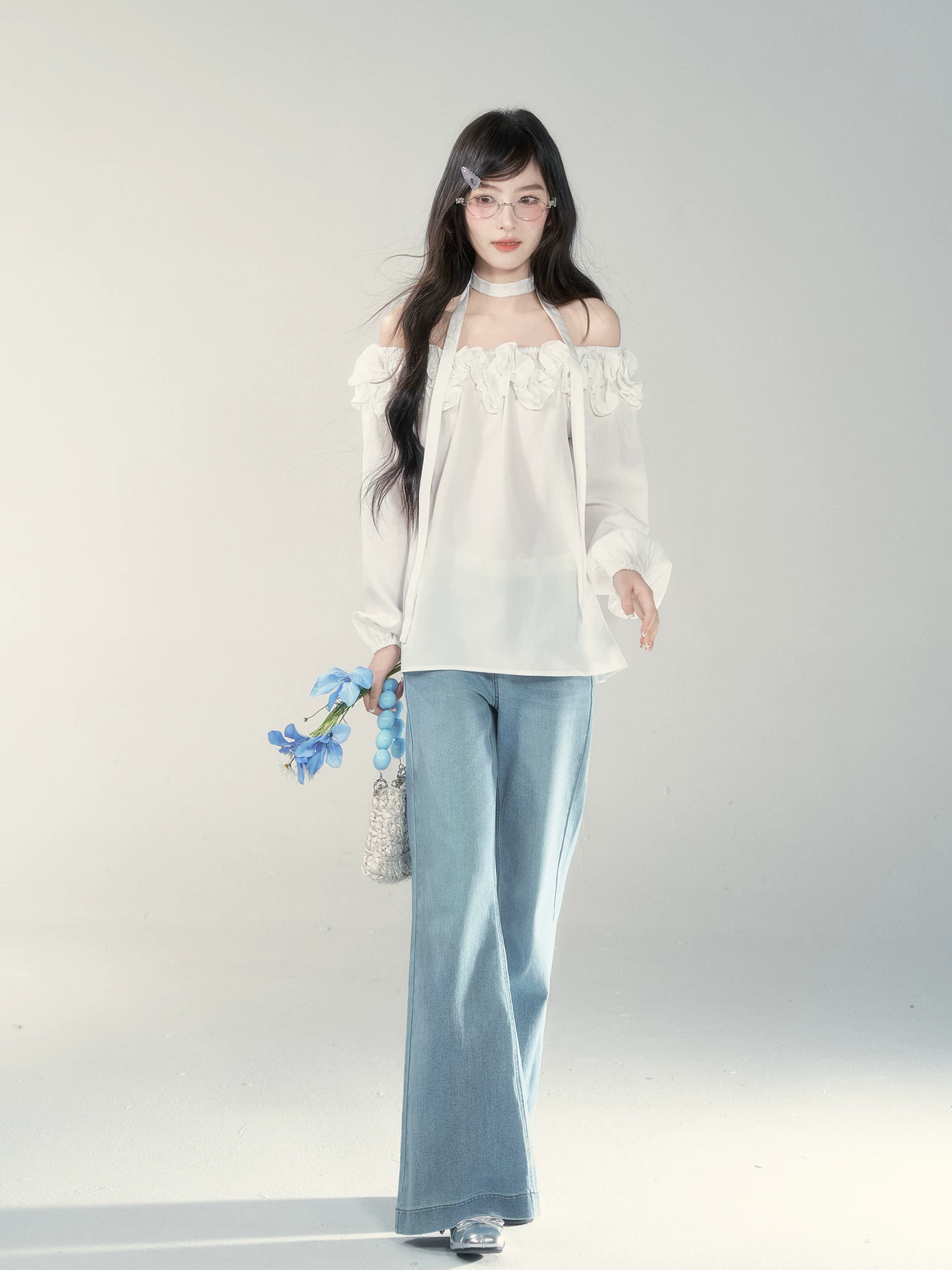 Wildberry ホワイト オフショルダーシャツ