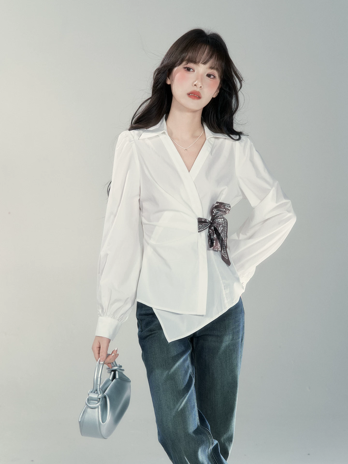 Wildberry ホワイト ウエストシェイプシャツ