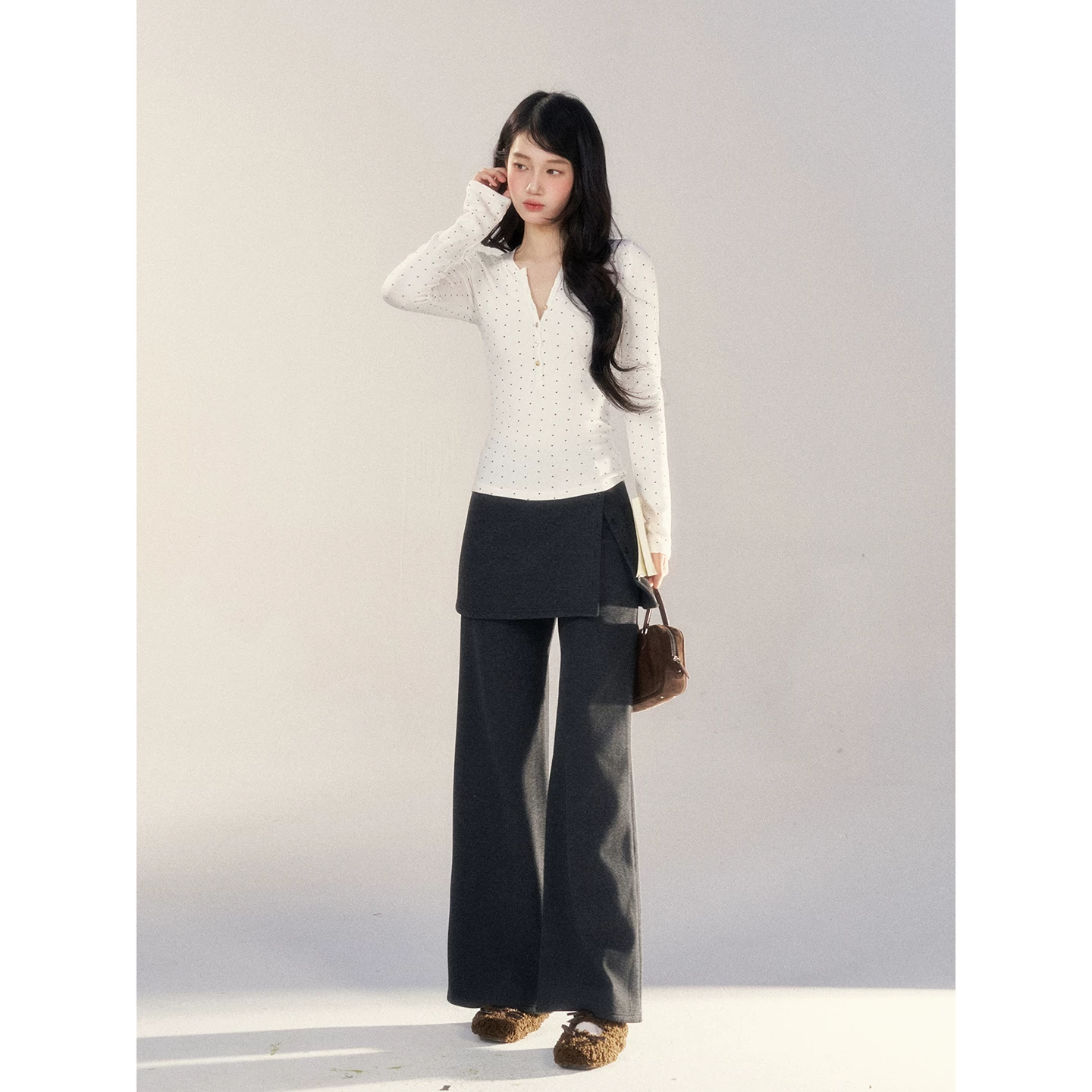 Wildberry Vネック 長袖Tシャツ