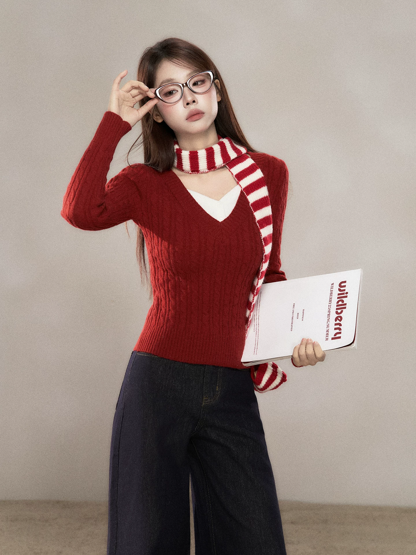 Wildberry レッド Vネックプルオーバーニット