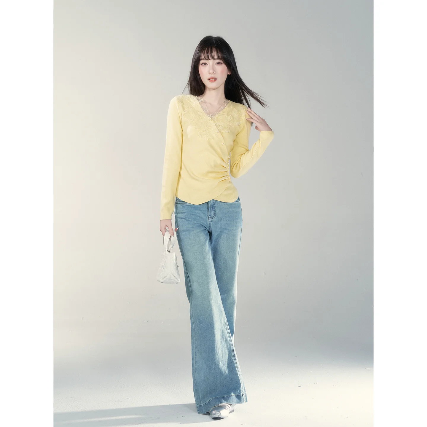 Wildberry Vネック ニットトップス