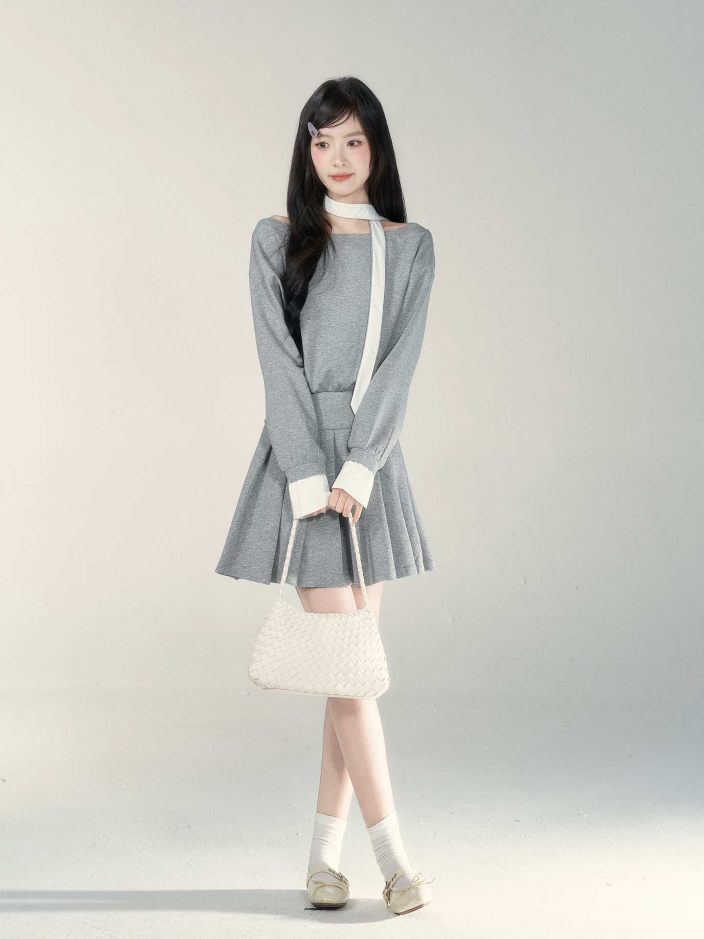 Wildberry グレー ウエストシェイプ長袖ミニワンピース