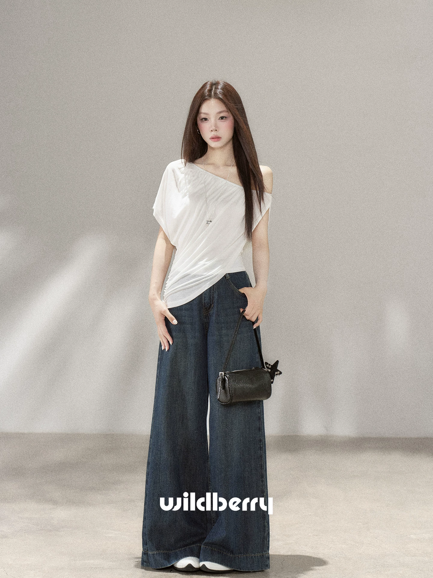 Wildberry ホワイト ワンショルダー半袖Tシャツ