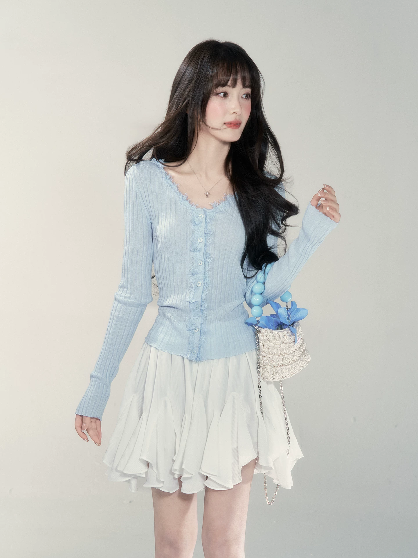 Wildberry ブルー Vネックニットトップス