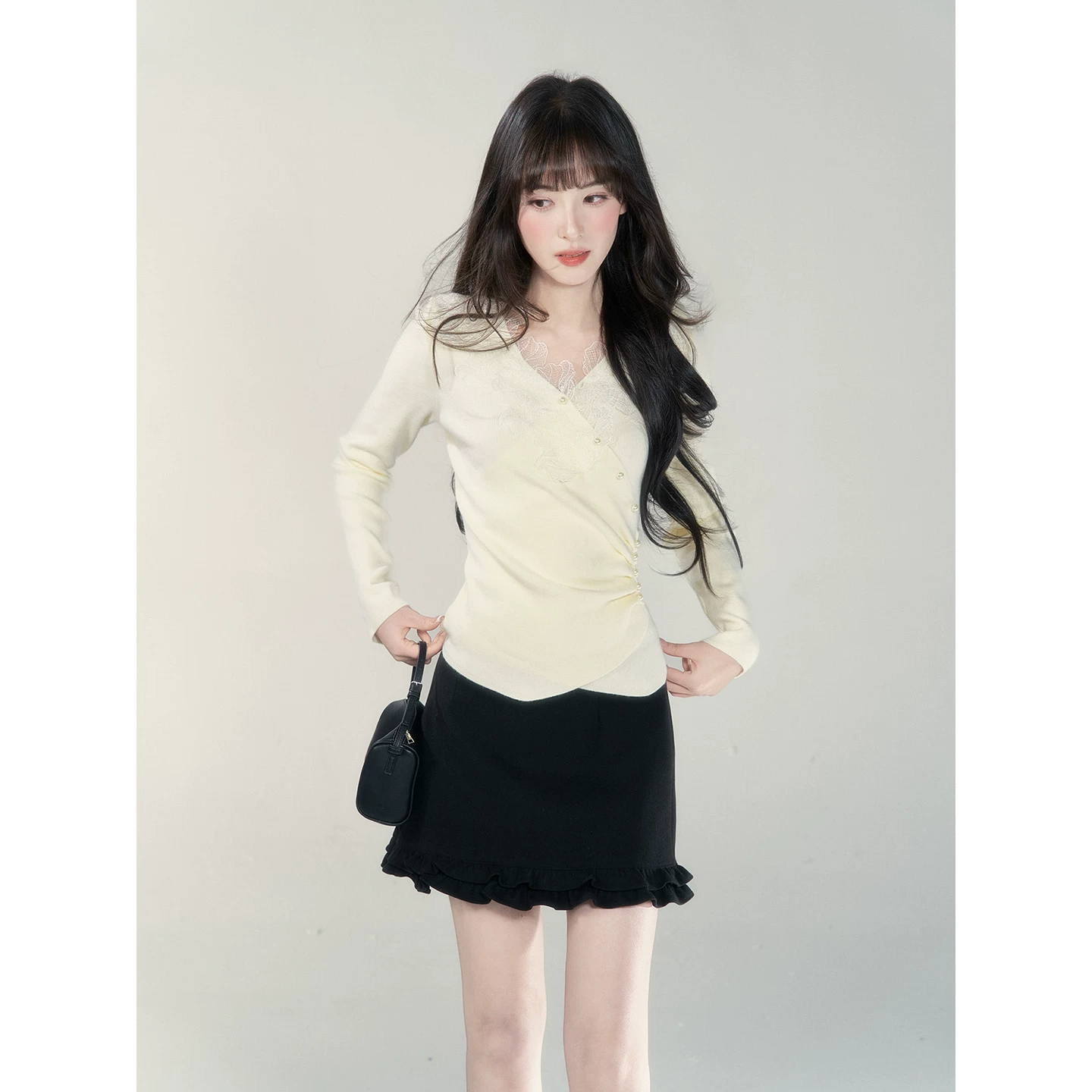 Wildberry Vネック ニットトップス