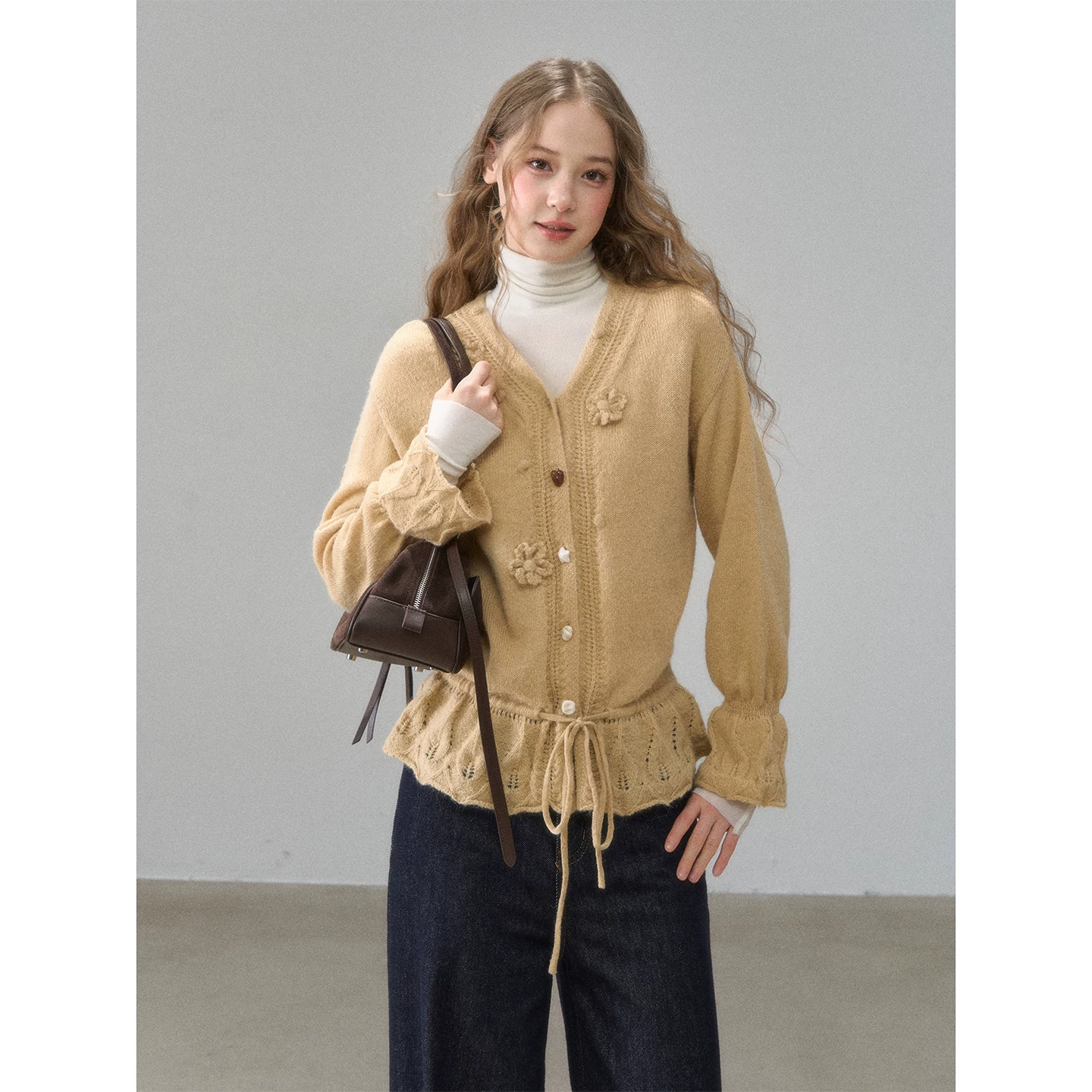 Wildberry ホワイトドット ハイネック長袖Tシャツ
