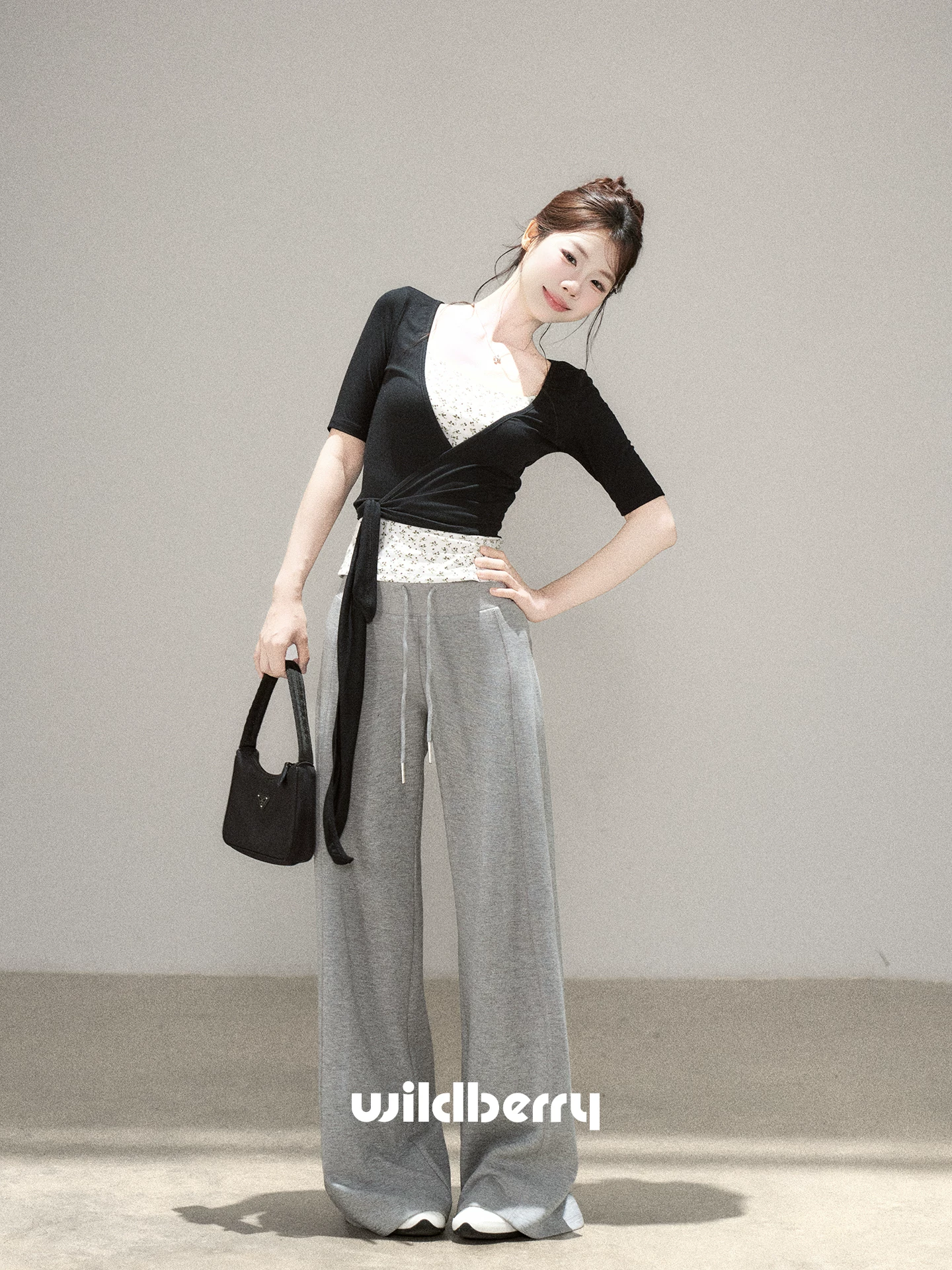 Wildberry グレー ストレートワイドパンツ
