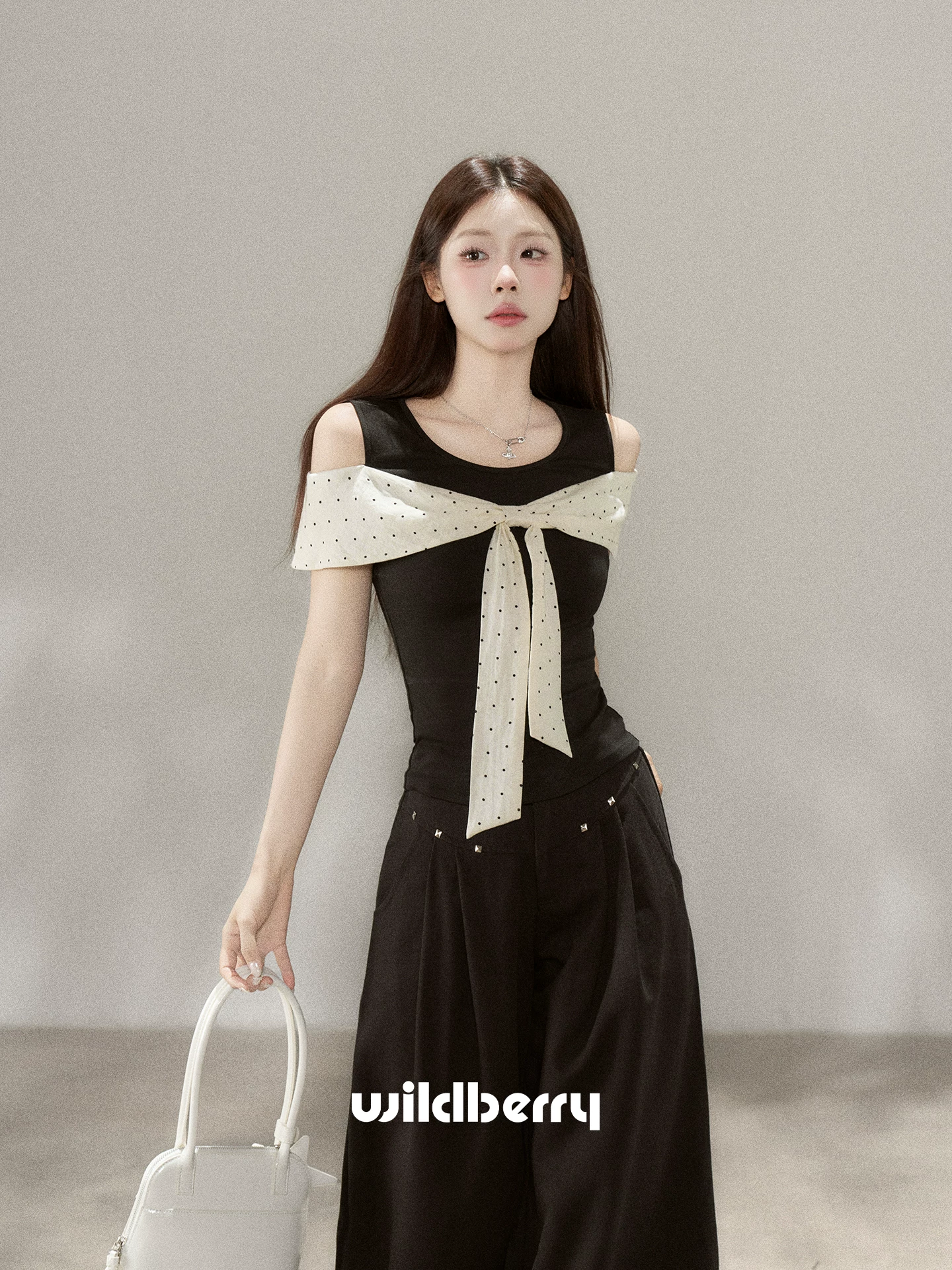 Wildberry オフショルダー デザイン半袖Tシャツ