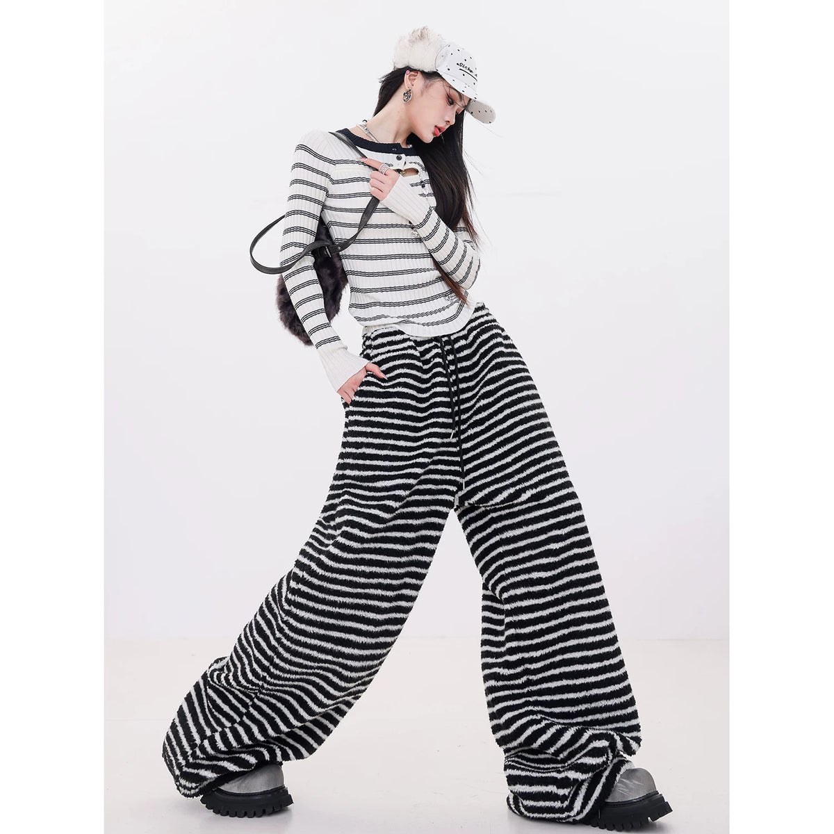 ストライプボア付きストレートスウェットパンツ
